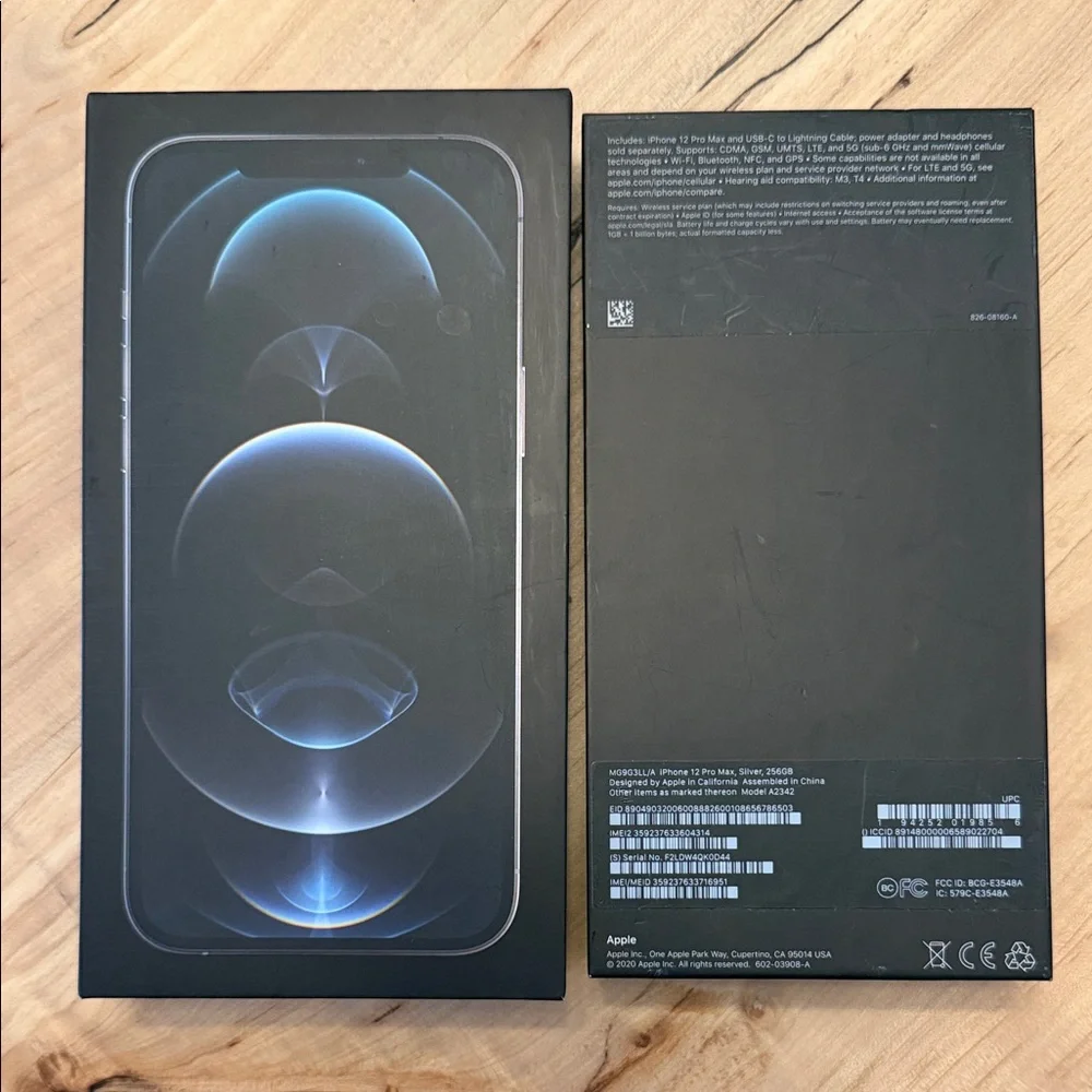 Apple Lightning to USB-C Cable in White with Packaging Inserts